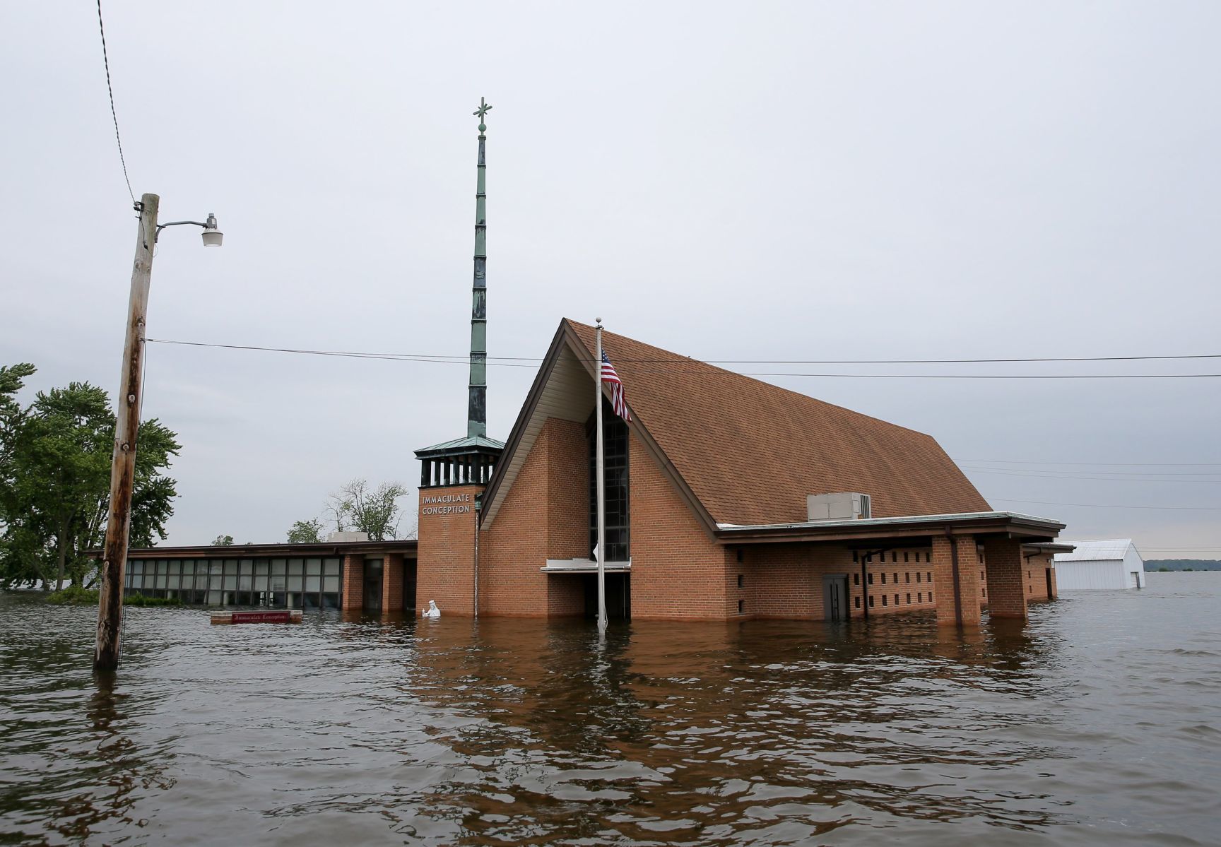 Mississippi River floodwater crests around St. Louis